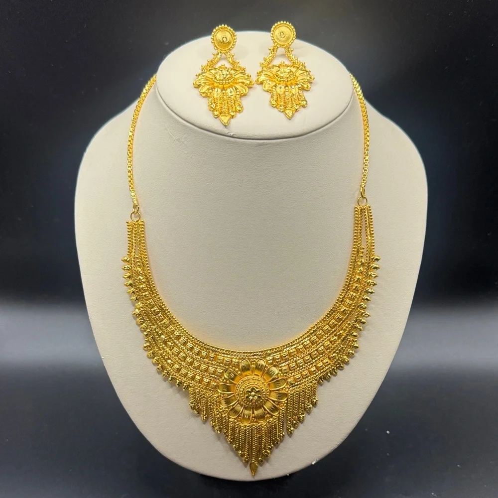 Bollywood Indian Gold Tone Necklace and Earring Set